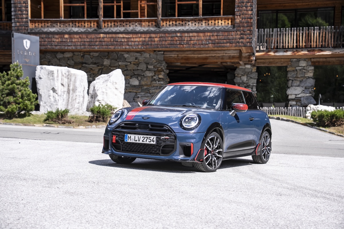 MINI JCW 3 porte: nuovo look con gli Accessori Originali MINI JCW 3 porte: nuovo look con gli Accessori Originali