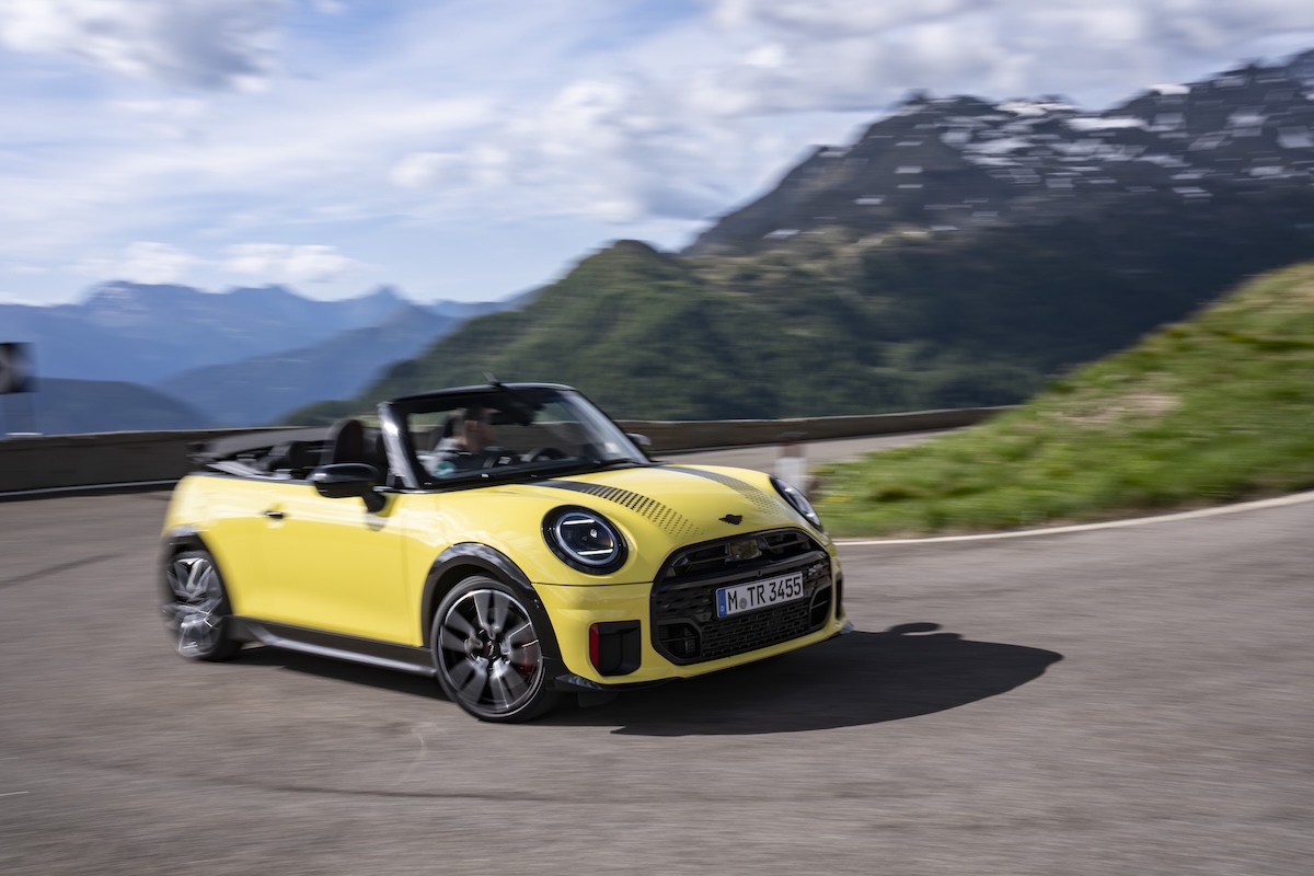 MINI JCW Cabrio, 231 CV per la sportiva a cielo aperto