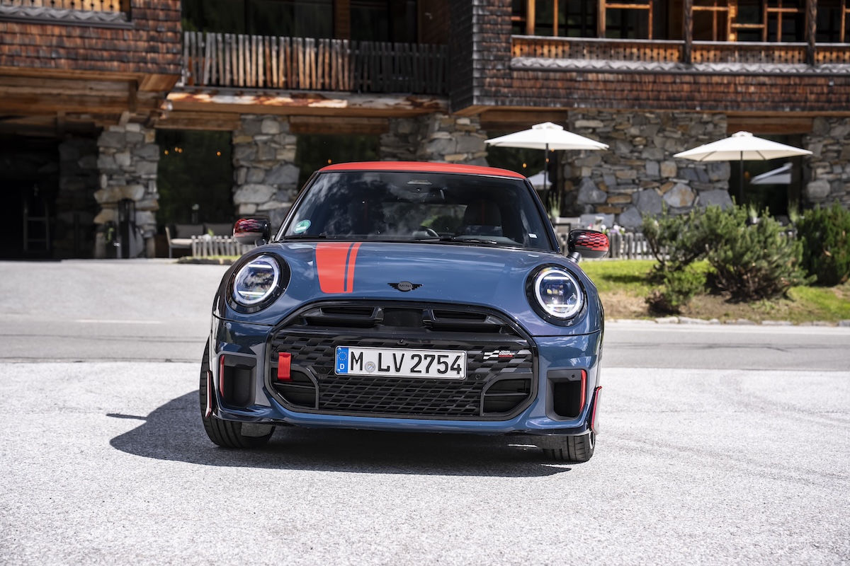 MINI JCW 3 porte: nuovo look con gli Accessori Originali MINI JCW 3 porte: nuovo look con gli Accessori Originali