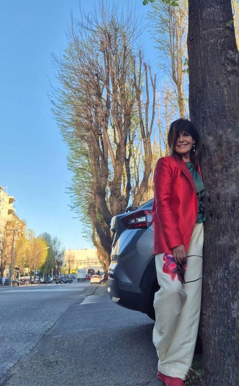 Mita Medici: “Sindaco, si svegli”. La Voce degli amici alberi chiede di essere ascoltata. “E agli amici, come ai nemici, non si spara mai” – INTERVISTA ESCLUSIVA Mita Medici: “Sindaco, si svegli”. La Voce degli amici alberi chiede di essere ascoltata. “E agli amici, come ai nemici, non si spara mai” – INTERVISTA ESCLUSIVA