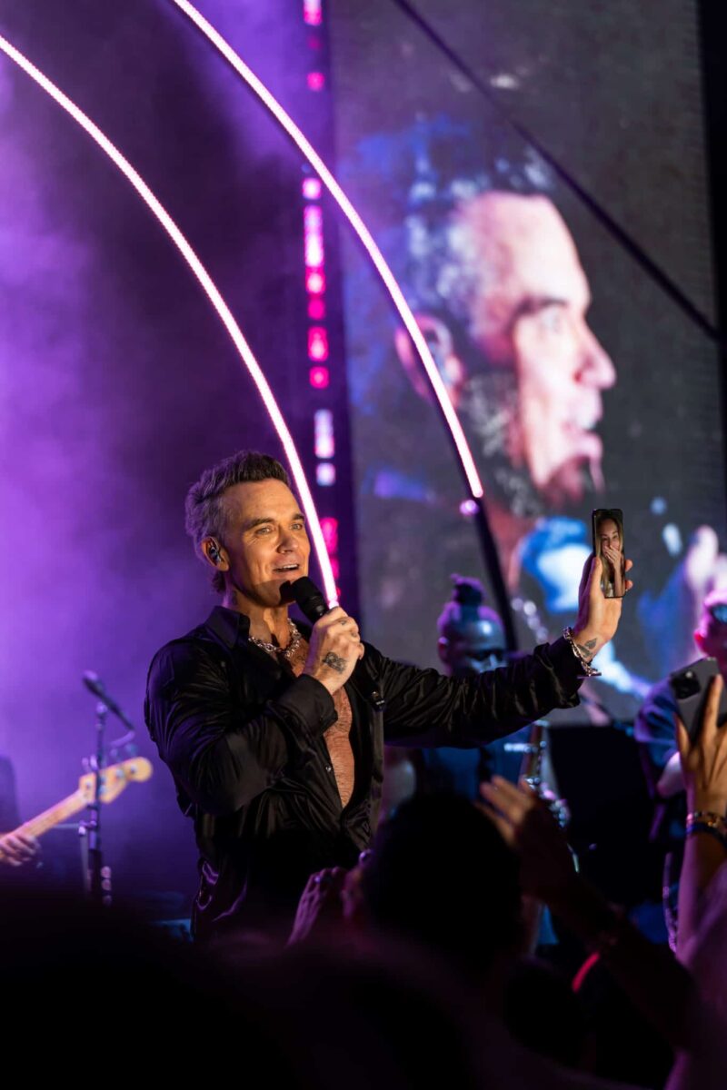 Quando la musica incontra il lusso: Robbie Williams, Maxim Berin e il BIG Art Festival firmano la serata più esclusiva dell’estate – VIDEO Quando la musica incontra il lusso: Robbie Williams, Maxim Berin e il BIG Art Festival firmano la serata più esclusiva dell’estate – VIDEO