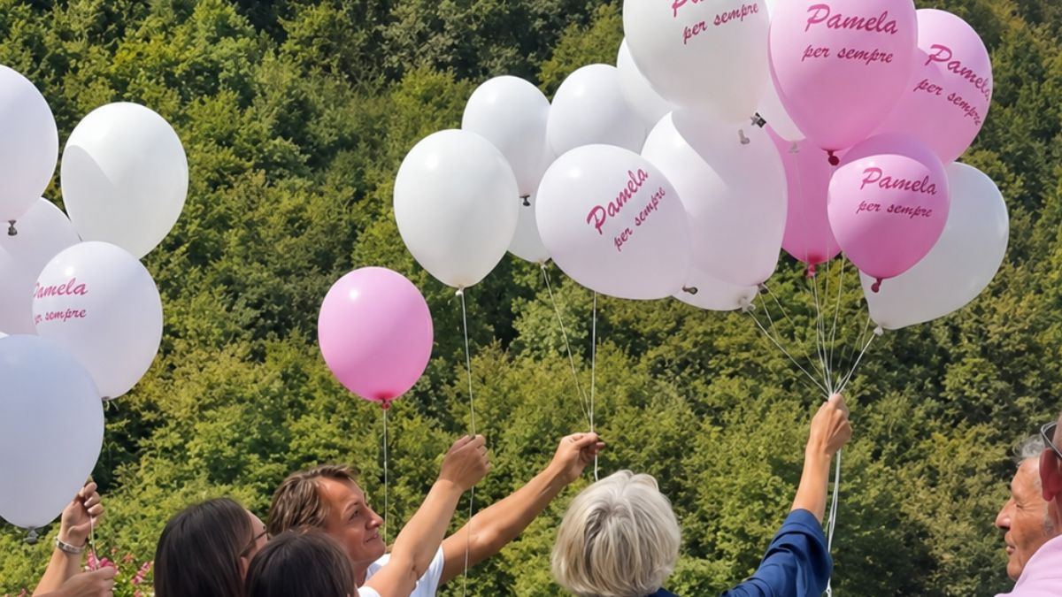 Femminicidio Pamela Genini, messa e palloncini alla Cornabusa per i 30 anni mai compiuti. La sorella: “Nessuna violenza potrà cancellarti” Femminicidio Pamela Genini, messa e palloncini alla Cornabusa per i 30 anni mai compiuti. La sorella: “Nessuna violenza potrà cancellarti”