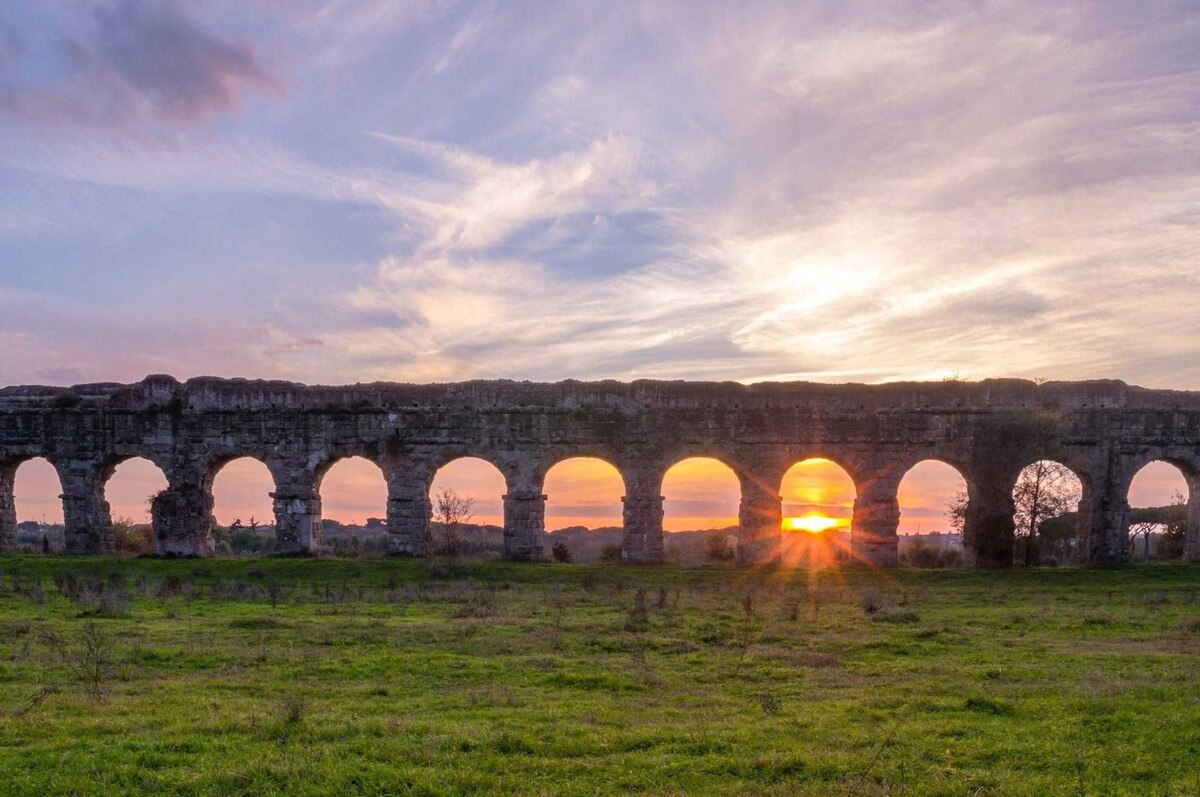 San Lorenzo, caccia alle stelle cadenti: nella Capitale le scintille dei desideri sfidano le luci della città