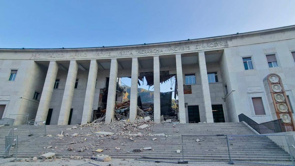 Il crollo che ha squarciato il Tribunale di Bolzano ha ora cinque indagati: i nomi nel fascicolo della Procura Il crollo che ha squarciato il Tribunale di Bolzano ha ora cinque indagati: i nomi nel fascicolo della Procura