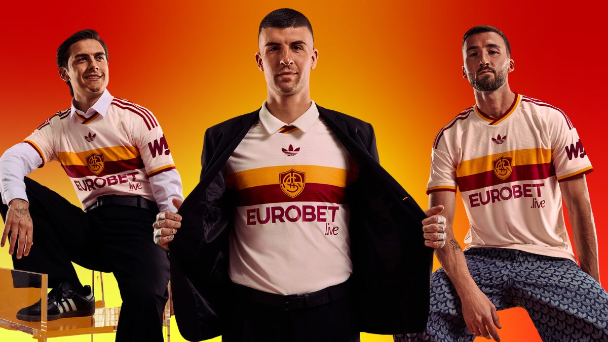 AS Roma, la nuova maglia Away guarda a Campo Testaccio: torna lo stemma del 1938 AS Roma, la nuova maglia Away guarda a Campo Testaccio: torna lo stemma del 1938