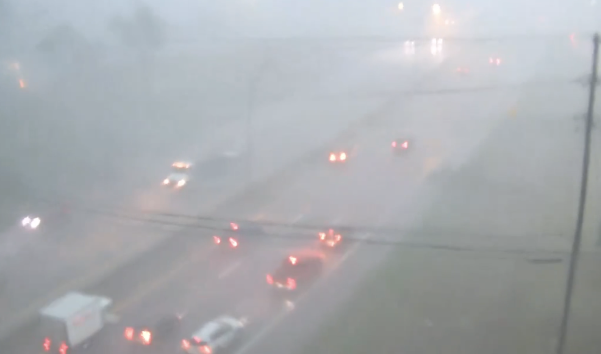 Ohio, tempesta solleva un’auto e la ribalta in autostrada: le immagini impressionanti – VIDEO Ohio, tempesta solleva un’auto e la ribalta in autostrada: le immagini impressionanti – VIDEO