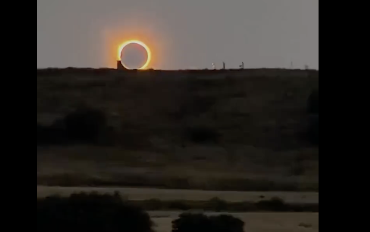 Spagna, Danny León salta davanti al Sole oscurato: l’acrobazia perfetta durante l’eclissi – VIDEO Spagna, Danny León salta davanti al Sole oscurato: l’acrobazia perfetta durante l’eclissi – VIDEO