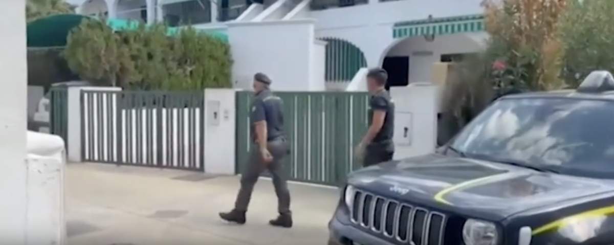 Gallipoli, 17 ragazzi stipati in una casa per nove: scoperti gli appartamenti “pollaio” – VIDEO Gallipoli, 17 ragazzi stipati in una casa per nove: scoperti gli appartamenti “pollaio” – VIDEO