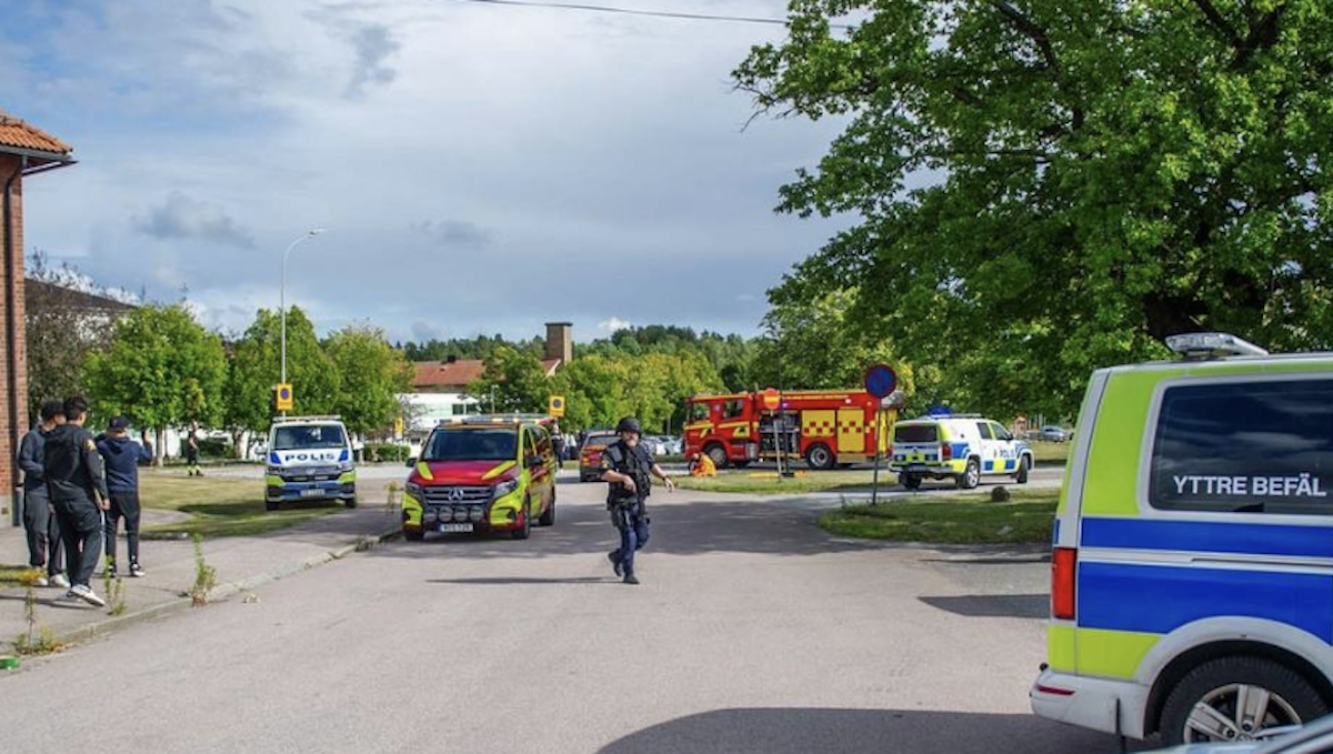 Armato di machete entra in una scuola e ferisce diverse persone. Paura in Svezia. FOTO Armato di machete entra in una scuola e ferisce diverse persone. Paura in Svezia. FOTO