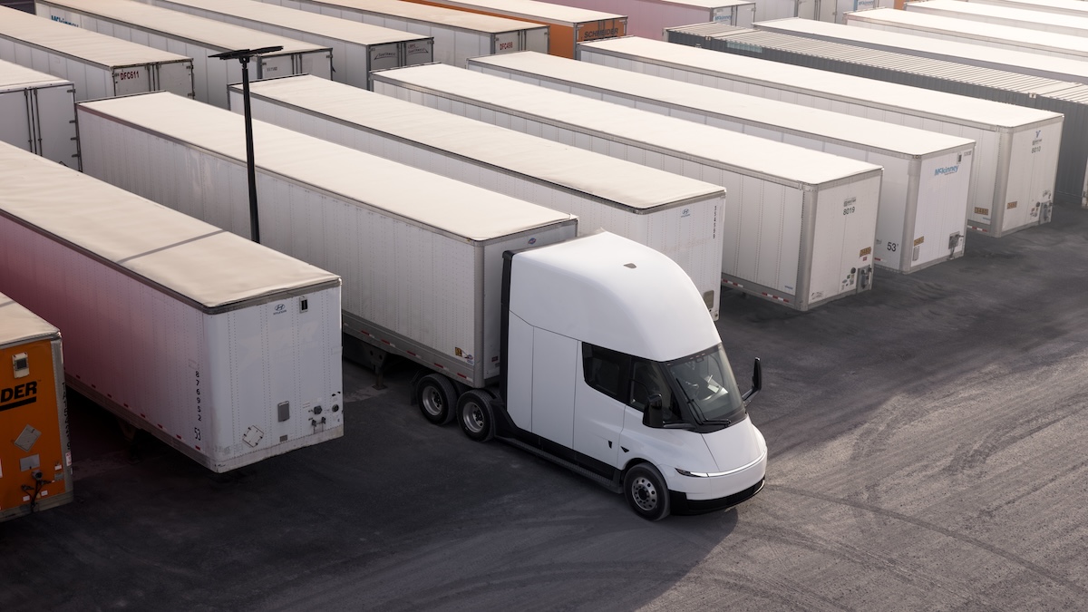 Tesla Semi arriva in Europa: ad Hannover il debutto Tesla Semi arriva in Europa: ad Hannover il debutto