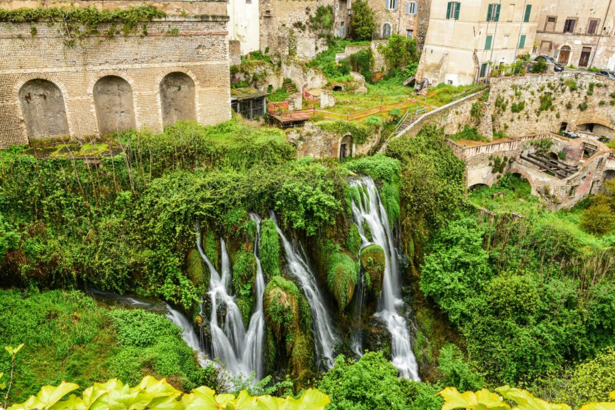 Dalle strade infuocate della Capitale alla “Valle dell’Inferno” di Tivoli: una passeggiata serale a Villa Gregoriana Dalle strade infuocate della Capitale alla “Valle dell’Inferno” di Tivoli: una passeggiata serale a Villa Gregoriana