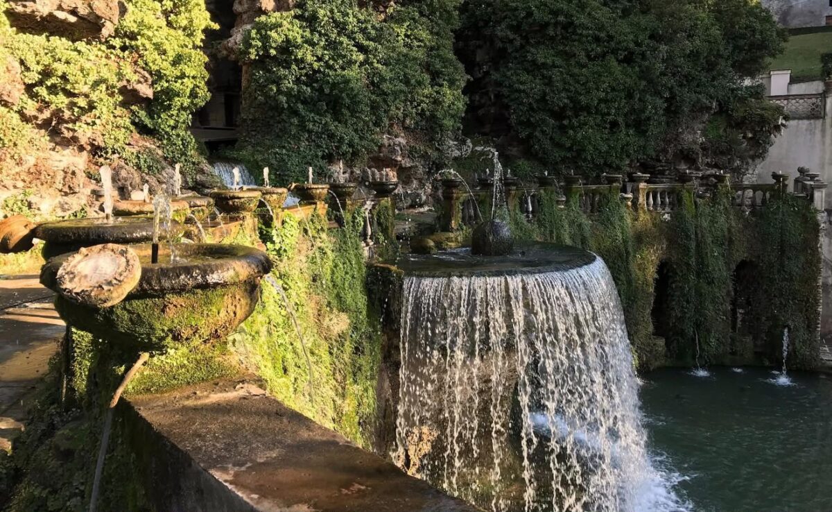 Serate di arte e di stelle a Tivoli, passaggi segreti tra storia, mito e leggenda di Villa Adriana e Villa d’Este Serate di arte e di stelle a Tivoli, passaggi segreti tra storia, mito e leggenda di Villa Adriana e Villa d’Este