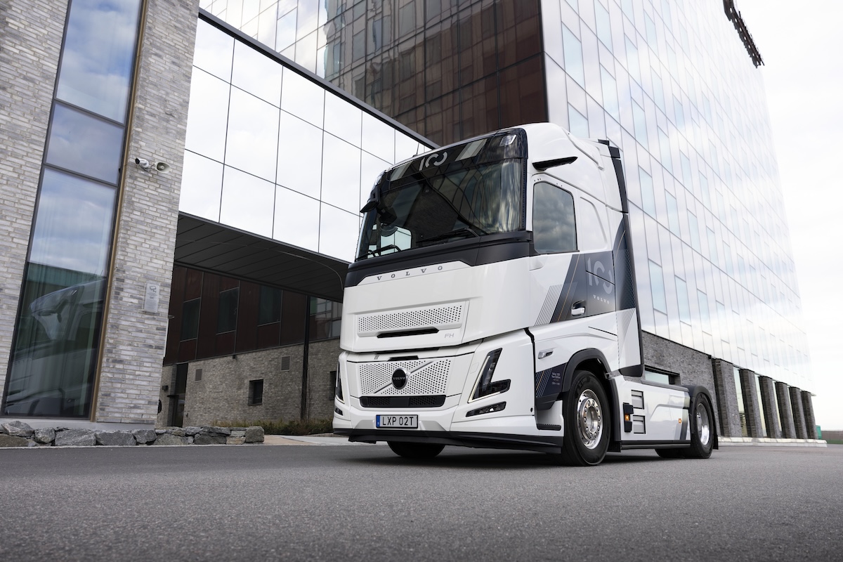 Volvo celebra il centenario con i camion FH e FH16 Volvo celebra il centenario con i camion FH e FH16