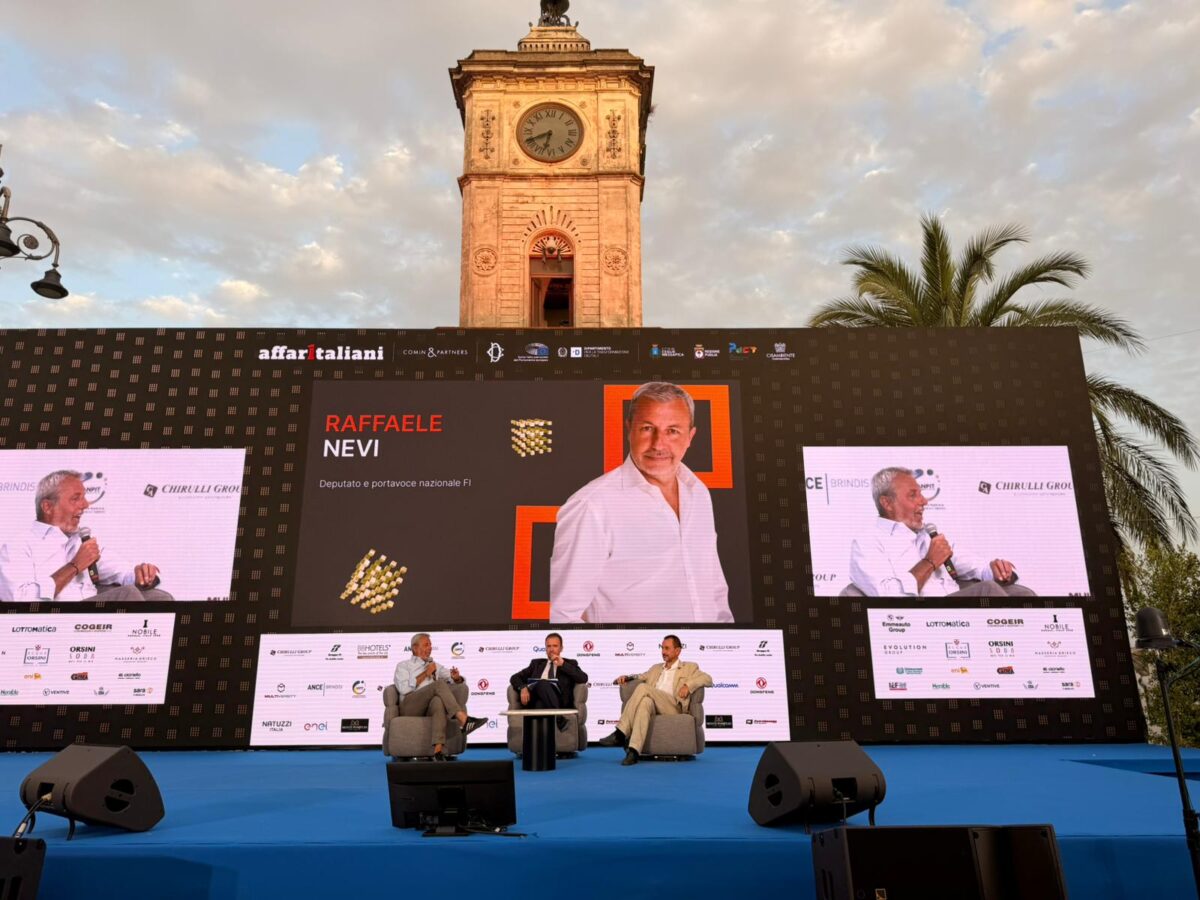 La Piazza 2026, Nevi: “Vannacci? Forse preferisce al governo Meloni il governo della sinistra”. Rosato: “Noi abbiamo scelto. Tanti auguri a Bonelli, Fratoianni, Conte e Schlein” La Piazza 2026, Nevi: “Vannacci? Forse preferisce al governo Meloni il governo della sinistra”. Rosato: “Noi abbiamo scelto. Tanti auguri a Bonelli, Fratoianni, Conte e Schlein”