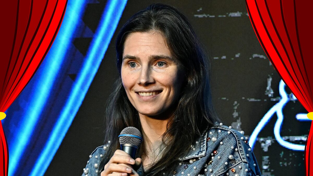 Quando anche la tragedia diventa stand-up comedy: Amanda Knox porta Meredith a teatro Quando anche la tragedia diventa stand-up comedy: Amanda Knox porta Meredith a teatro