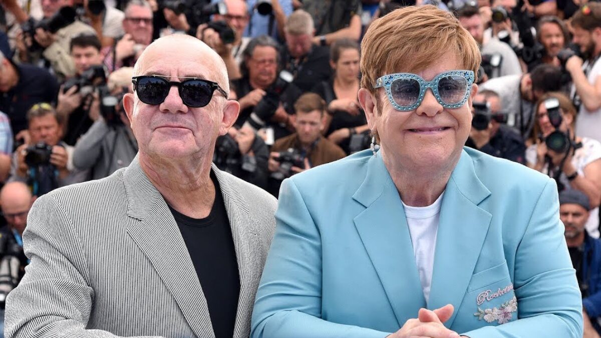 Sir Elton John non si ferma: nuovo album nel 2027, mentre il suo paroliere Bernie Taupin torna solista dopo 28 anni Sir Elton John non si ferma: nuovo album nel 2027, mentre il suo paroliere Bernie Taupin torna solista dopo 28 anni