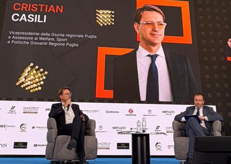 Casili a La Piazza 2026: “I Giochi del Mediterraneo ci lasceranno una grande eredità. Per il trofeo Coni per la prima volta in Puglia 5000 giovani under 14” Casili a La Piazza 2026: “I Giochi del Mediterraneo ci lasceranno una grande eredità. Per il trofeo Coni per la prima volta in Puglia 5000 giovani under 14”