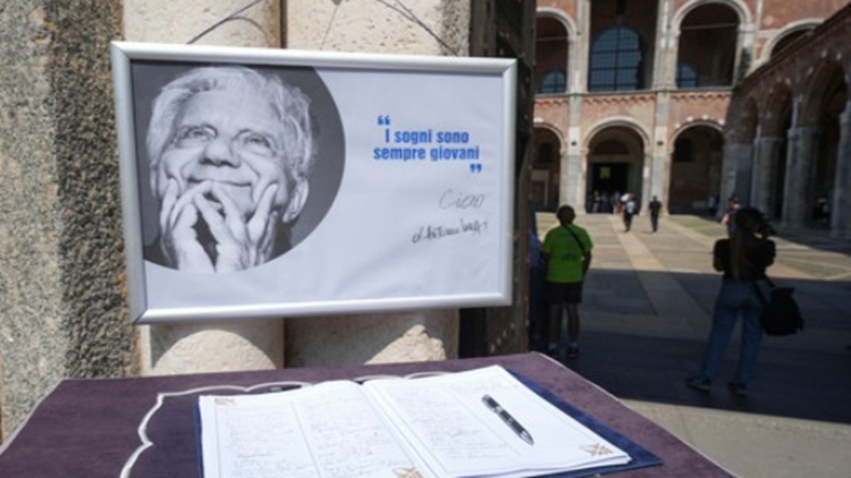 “Ha insegnato il vero valore del perdono”: a Milano l’ultimo saluto a don Antonio Mazzi “Ha insegnato il vero valore del perdono”: a Milano l’ultimo saluto a don Antonio Mazzi