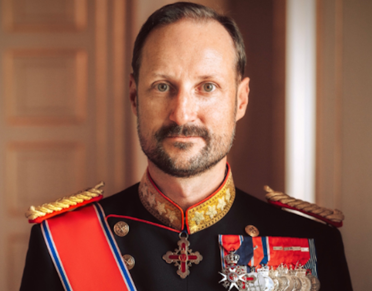 Norvegia, sale al trono il nuovo re Haakon VIII: “Tutto per il mio Paese” Norvegia, sale al trono il nuovo re Haakon VIII: “Tutto per il mio Paese”
