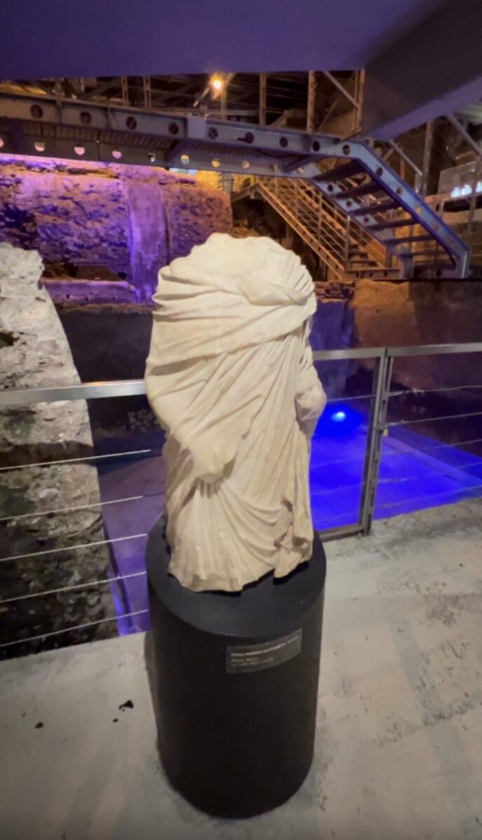 I VIDEO DI ROMA SEGRETA – Sotto la Fontana di Trevi c’è una città nascosta: il viaggio nel tempo di Vicus Caprarius I VIDEO DI ROMA SEGRETA – Sotto la Fontana di Trevi c’è una città nascosta: il viaggio nel tempo di Vicus Caprarius