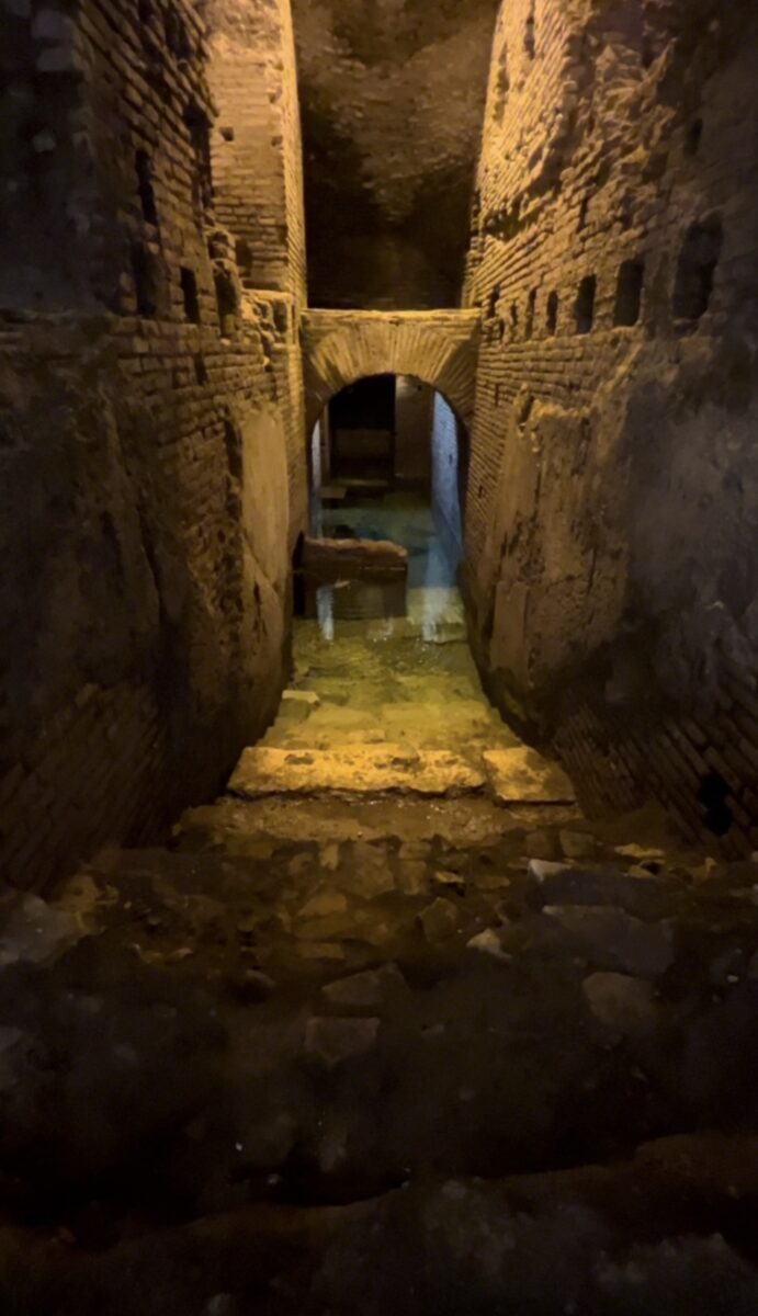I VIDEO DI ROMA SEGRETA – Sotto la Fontana di Trevi c’è una città nascosta: il viaggio nel tempo di Vicus Caprarius I VIDEO DI ROMA SEGRETA – Sotto la Fontana di Trevi c’è una città nascosta: il viaggio nel tempo di Vicus Caprarius