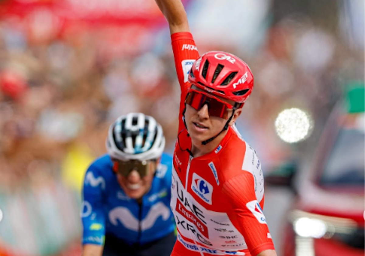 Vuelta 2026, Pogacar cade nell’ottava tappa e si ritira. La maglia rossa passa allo spagnolo Mas Vuelta 2026, Pogacar cade nell’ottava tappa e si ritira. La maglia rossa passa allo spagnolo Mas