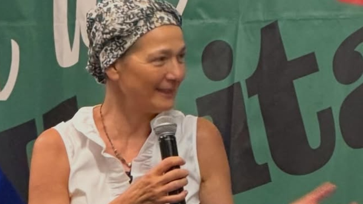 “Togliti il foulard, fai schifo”: insulti social alla consigliera Pd Vallacchi, in cura per un tumore “Togliti il foulard, fai schifo”: insulti social alla consigliera Pd Vallacchi, in cura per un tumore