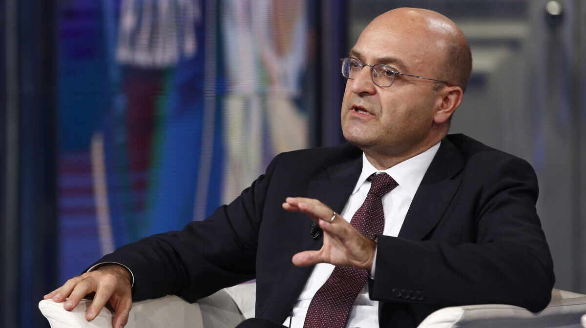 Bollo auto, l’affondo di Misiani (Pd): “Meloni finanzia la campagna elettorale con i soldi degli italiani. Chi pagherà il conto dopo il 2027?”