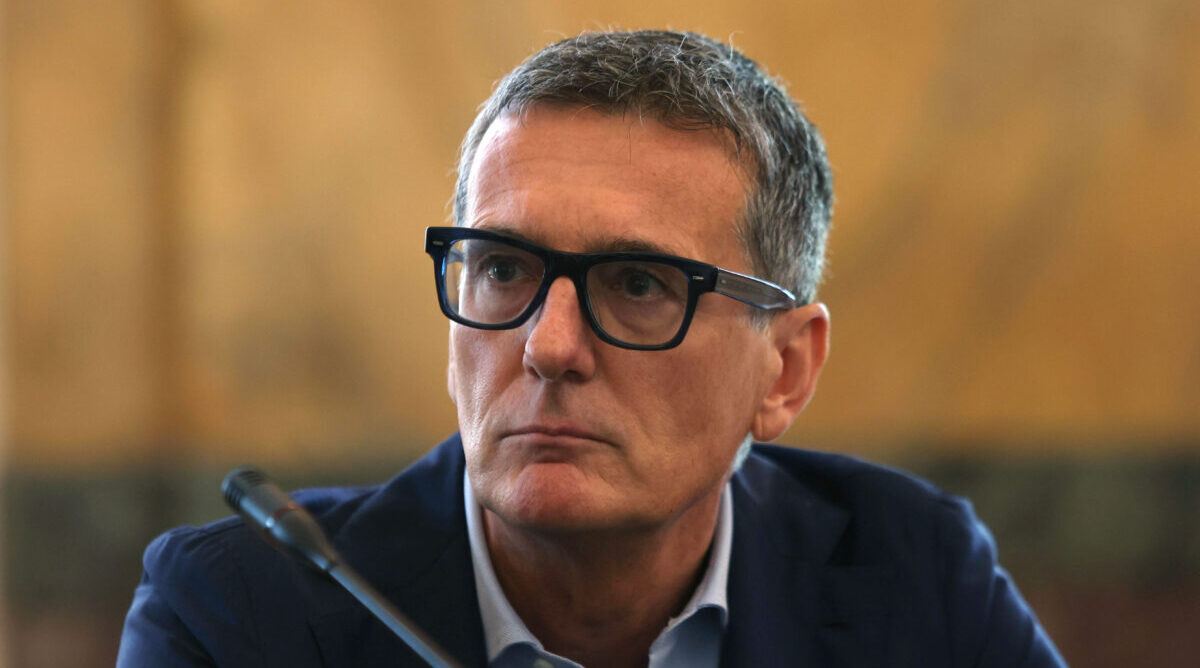 EssilorLuxottica, il cda blinda Milleri. Ma cresce il malumore EssilorLuxottica, il cda blinda Milleri. Ma cresce il malumore