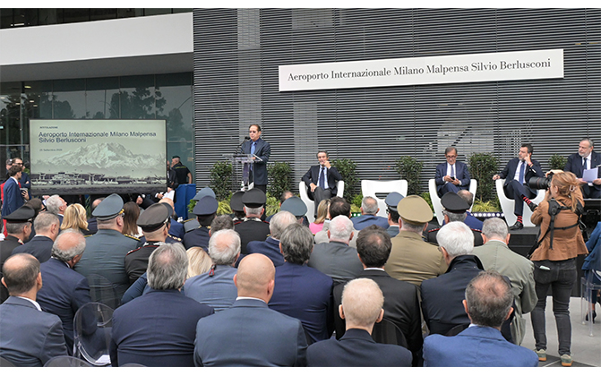 Milano, l’aeroporto di Malpensa intitolato a Silvio Berlusconi: Affaritaliani alla cerimonia al Terminal 1- FOTO Milano, l’aeroporto di Malpensa intitolato a Silvio Berlusconi: Affaritaliani alla cerimonia al Terminal 1- FOTO