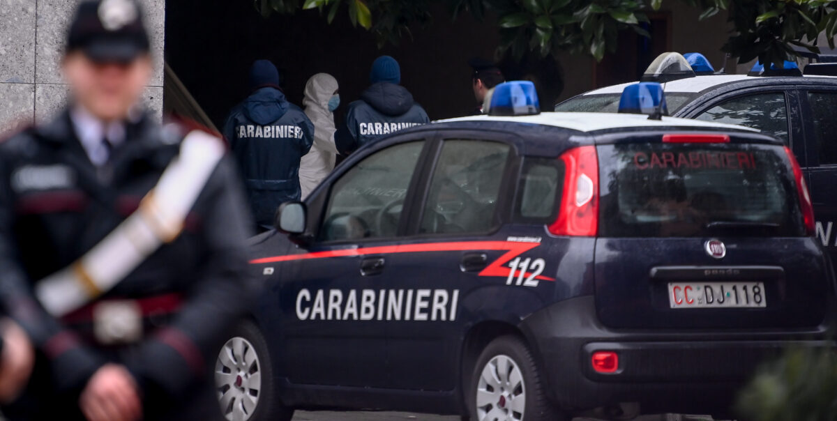Reggio Calabria, insegue la moglie in auto e la minaccia di morte davanti al figlio minore: arrestato Reggio Calabria, insegue la moglie in auto e la minaccia di morte davanti al figlio minore: arrestato