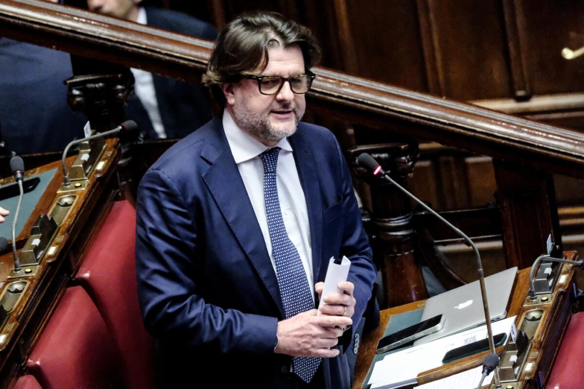Bollo auto, Osnato (FdI): “Estenderemo il taglio anche ai veicoli oltre gli 80 kW. I fondi? Dagli avanzi del Pnrr” Bollo auto, Osnato (FdI): “Estenderemo il taglio anche ai veicoli oltre gli 80 kW. I fondi? Dagli avanzi del Pnrr”