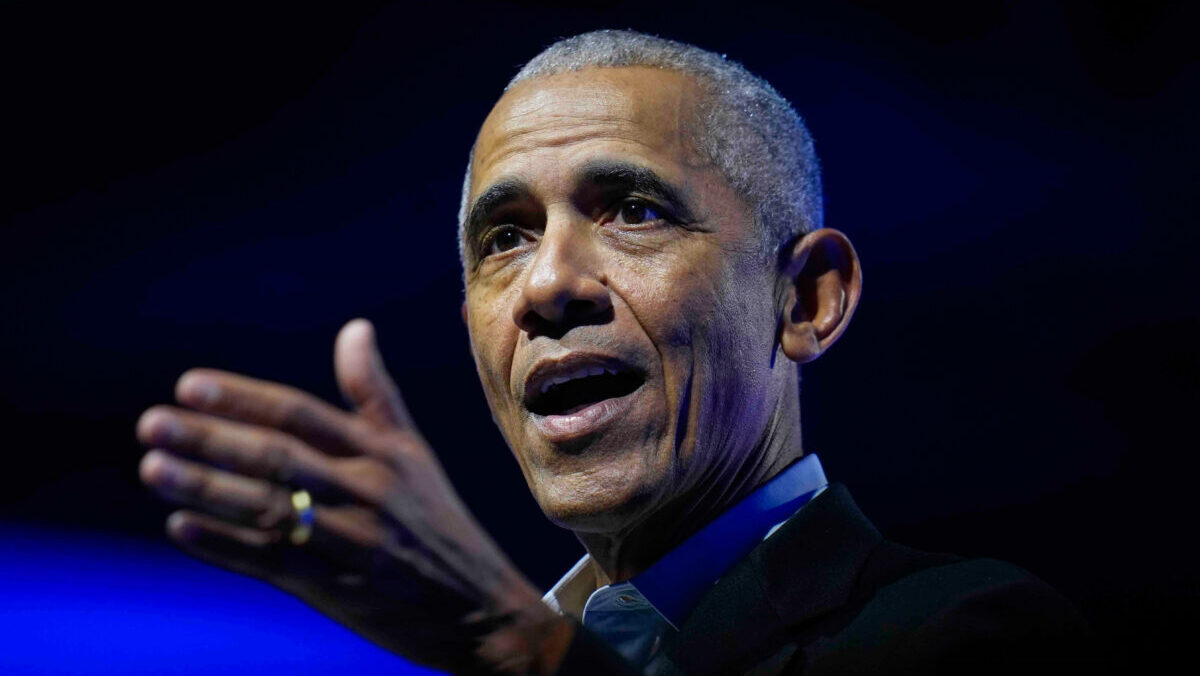 IA, l’allarme di Obama: “Se non ne assumiamo il controllo, è pericolosa”. E chiede ai Dem di metterla al centro dell’agenda IA, l’allarme di Obama: “Se non ne assumiamo il controllo, è pericolosa”. E chiede ai Dem di metterla al centro dell’agenda