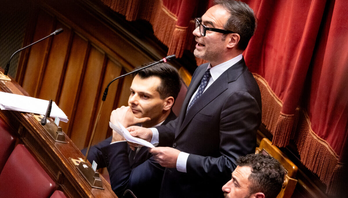 Tredicenne molestata a Torino, Ramahan: “In Italia otterrò giustizia”. FN non ci sta: “Revoca immediata del permesso di soggiorno” Tredicenne molestata a Torino, Ramahan: “In Italia otterrò giustizia”. FN non ci sta: “Revoca immediata del permesso di soggiorno”