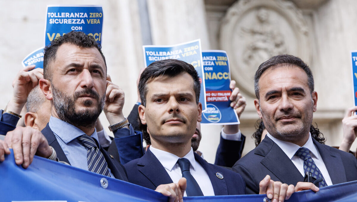 Pozzolo (FN): “Senza Bossi la Lega è morta, a Salvini consiglio di prendersi un momento di relax. Fedorov? Sembra ‘Scherzi a parte'” Pozzolo (FN): “Senza Bossi la Lega è morta, a Salvini consiglio di prendersi un momento di relax. Fedorov? Sembra ‘Scherzi a parte'”