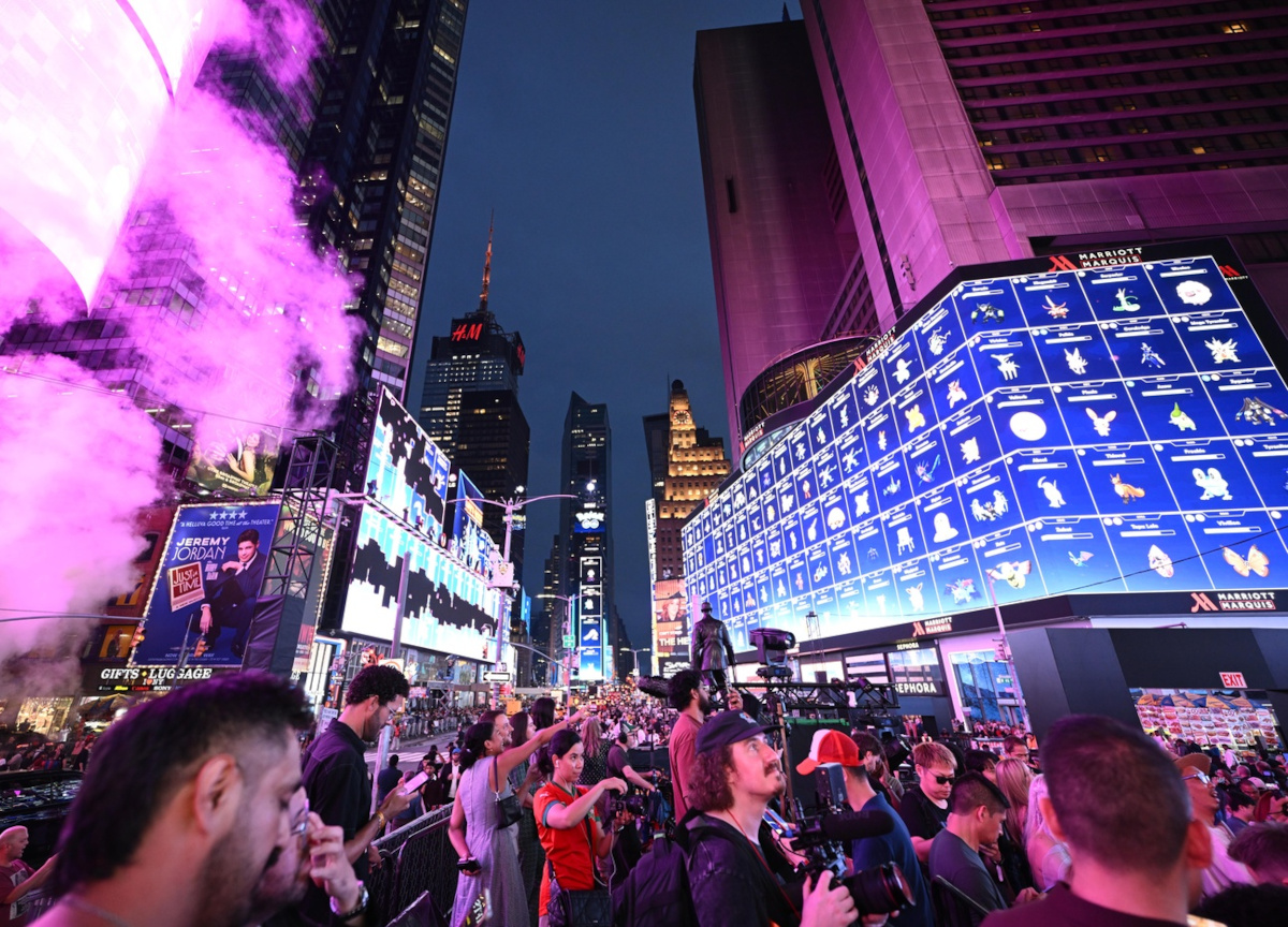 New York, terrore a Times Square: una donna accoltella due passanti (uno a morte). Poi viene uccisa dalla polizia New York, terrore a Times Square: una donna accoltella due passanti (uno a morte). Poi viene uccisa dalla polizia