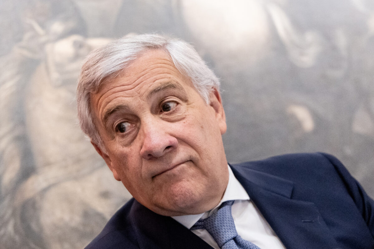 Mps, Tajani rispolvera il Dna liberale di Forza Italia: “La politica? Meno si impiccia delle banche e meglio è” Mps, Tajani rispolvera il Dna liberale di Forza Italia: “La politica? Meno si impiccia delle banche e meglio è”