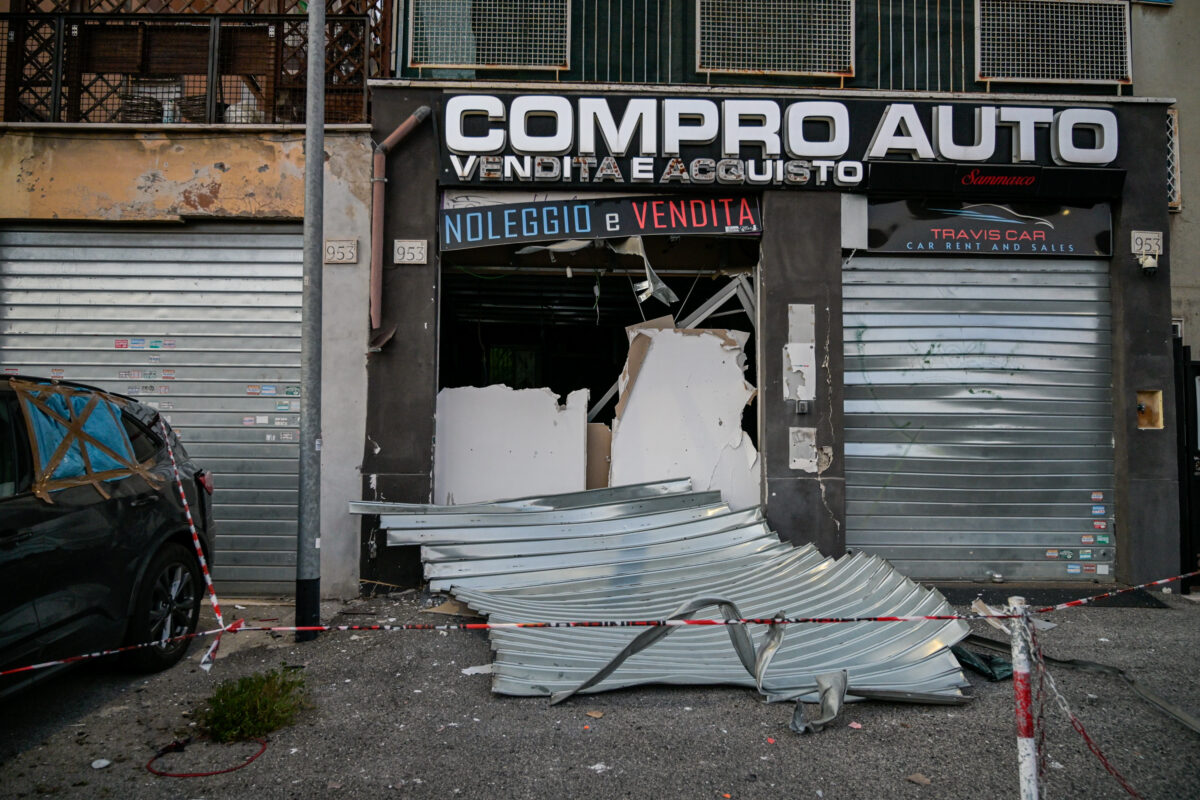 Roma, le notti delle bombe: ipotesi di una possibile guerra fra bande Roma, le notti delle bombe: ipotesi di una possibile guerra fra bande