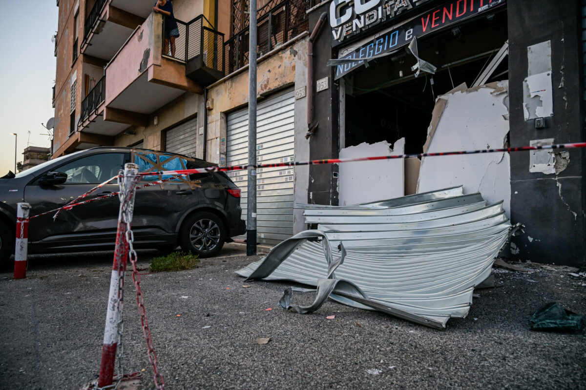 Roma, le notti delle bombe: ipotesi di una possibile guerra fra bande Roma, le notti delle bombe: ipotesi di una possibile guerra fra bande