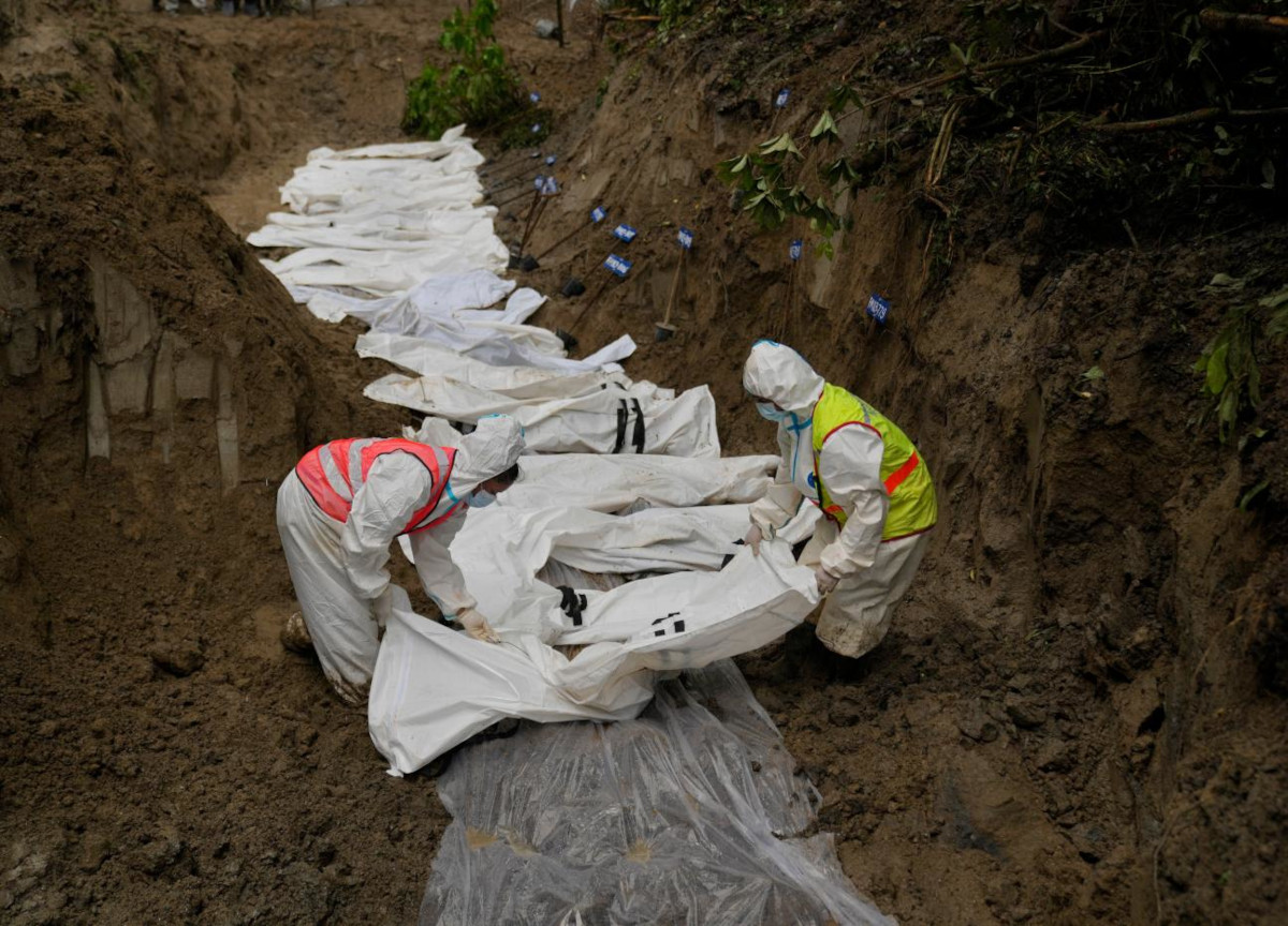 Nepal, il numero di morti sale vertiginosamente e i dispersi sono quasi 5000. “Cina, India e Usa i colpevoli di questa catastrofe” Nepal, il numero di morti sale vertiginosamente e i dispersi sono quasi 5000. “Cina, India e Usa i colpevoli di questa catastrofe”