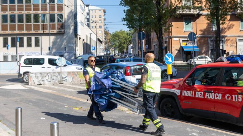 Milano, cavo tranciato durante i lavori: evacuati circa 400 passeggeri da un treno alla stazione di Lancetti