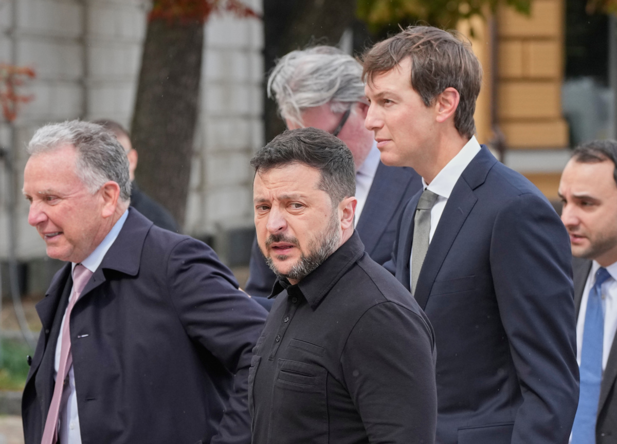 Guerra in Ucraina, Witkoff e Kushner costretti a lasciare Kiev in treno. Putin: “Tregua? No, bisogna risolvere le ragioni profonde” Guerra in Ucraina, Witkoff e Kushner costretti a lasciare Kiev in treno. Putin: “Tregua? No, bisogna risolvere le ragioni profonde”