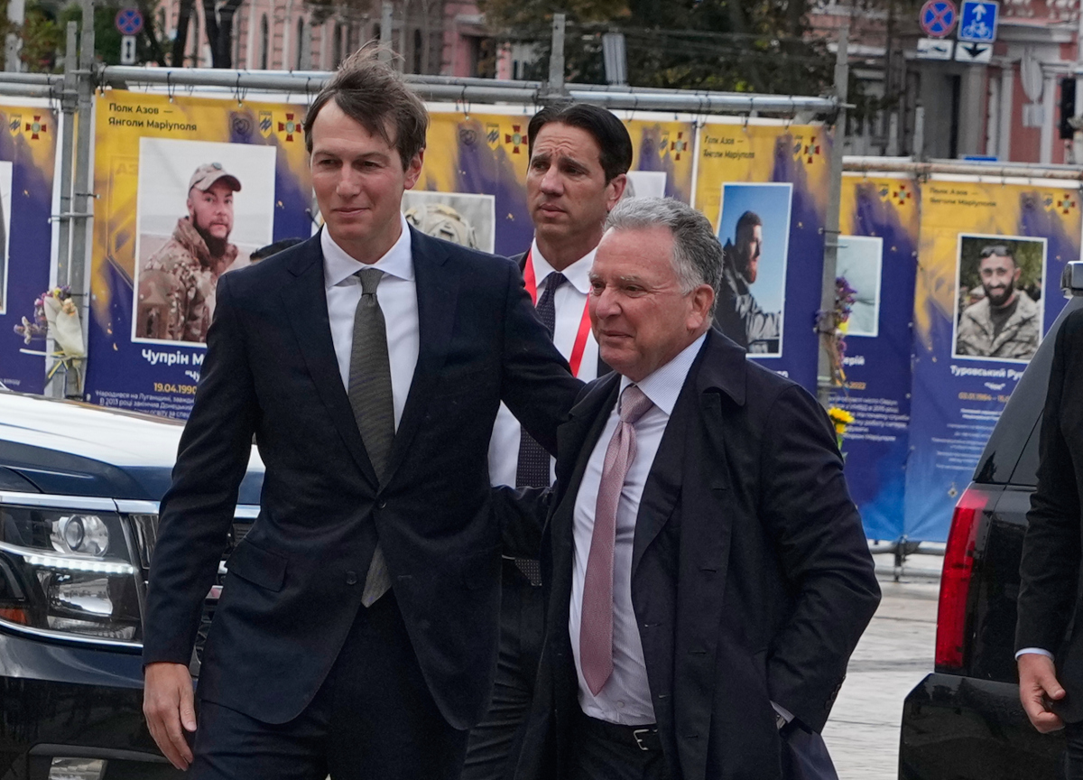 Guerra in Ucraina, il braccio destro di Putin ha incontrato Witkoff e Kushner a New York. “Hanno discusso di una soluzione pacifica al conflitto” Guerra in Ucraina, il braccio destro di Putin ha incontrato Witkoff e Kushner a New York. “Hanno discusso di una soluzione pacifica al conflitto”