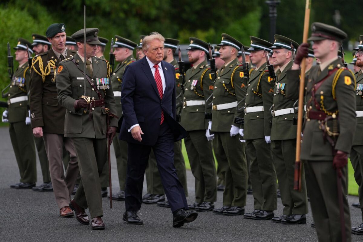 Trump in visita a Dublino: “L’Irlanda tornerà a essere unita: sarà fantastico”. La replica: “Non c’è il sostegno dell’opinione pubblica” Trump in visita a Dublino: “L’Irlanda tornerà a essere unita: sarà fantastico”. La replica: “Non c’è il sostegno dell’opinione pubblica”