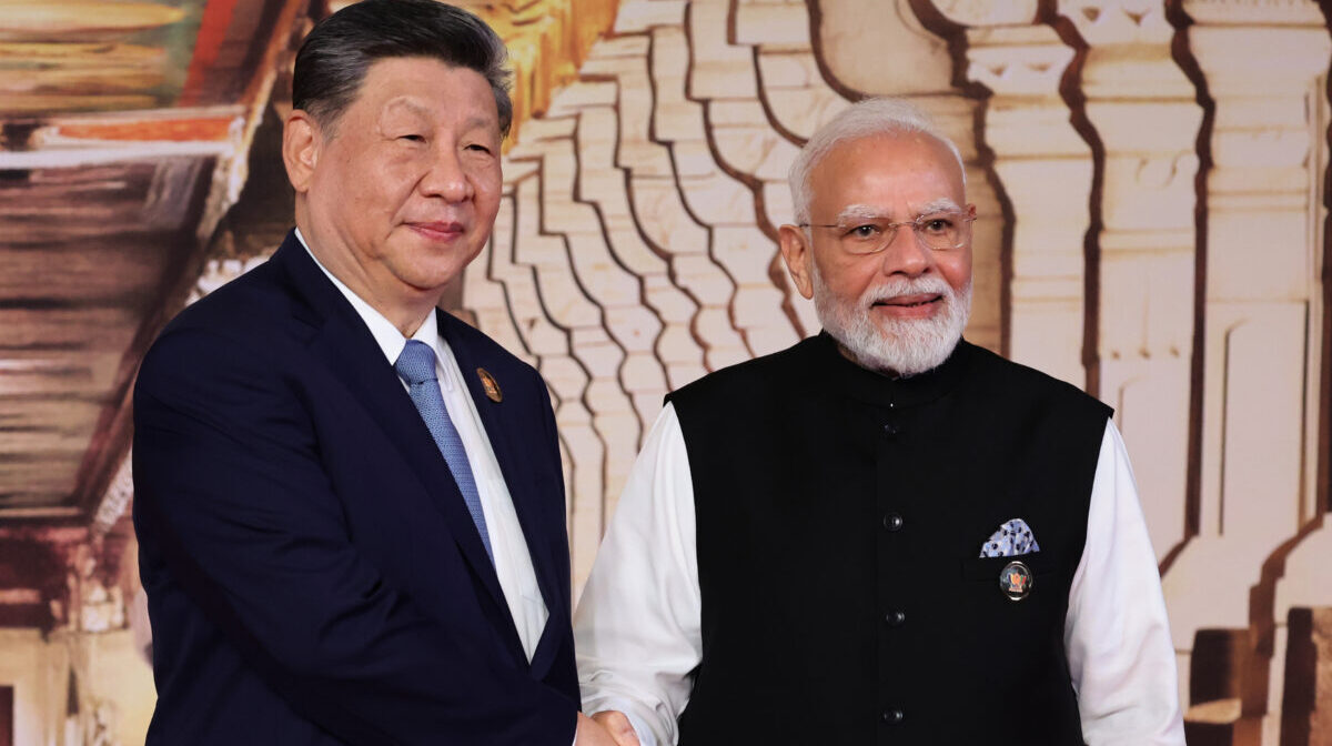 Ucraina, Modi e Xi Jinping pronti a mediare per la pace. Ma i raid non si fermano: colpiti Kiev, Odessa e raffinerie russe Ucraina, Modi e Xi Jinping pronti a mediare per la pace. Ma i raid non si fermano: colpiti Kiev, Odessa e raffinerie russe