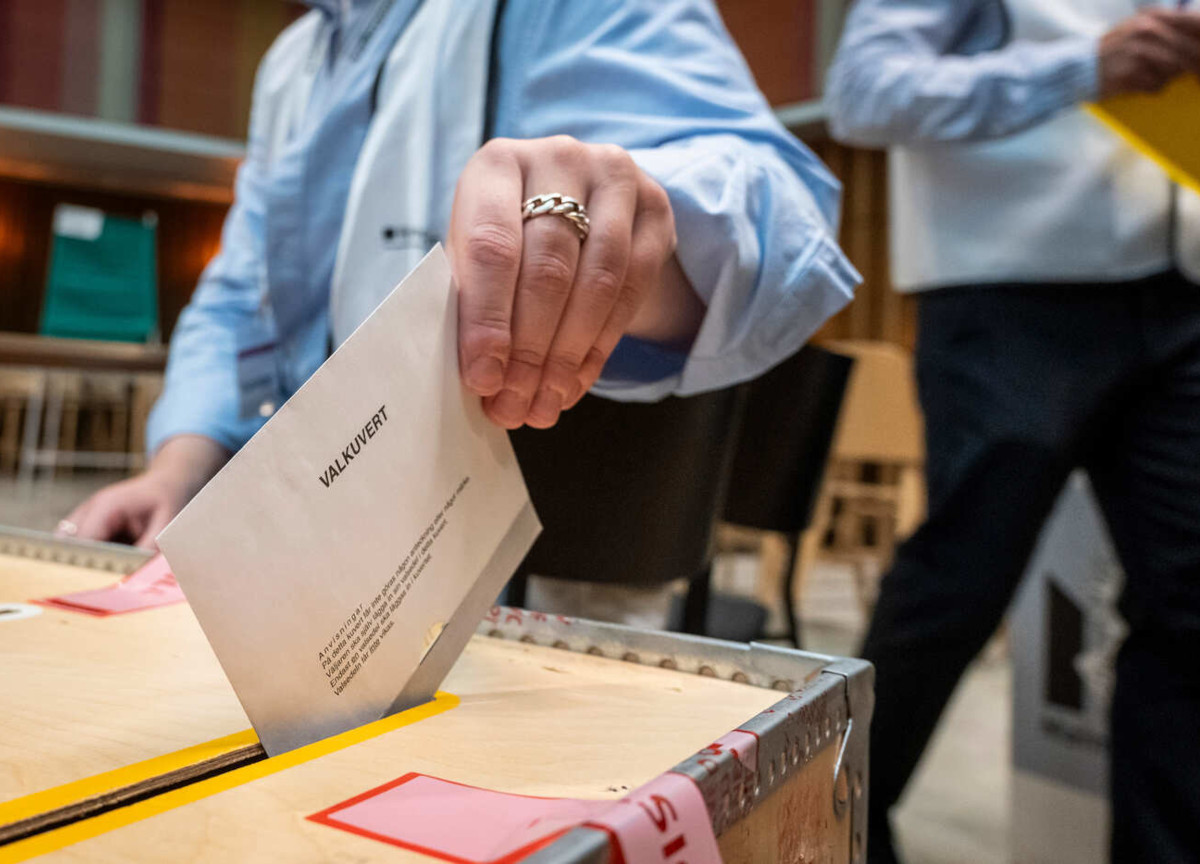 Elezioni in Svezia, niente avanzata dell’ultradestra. Ma formare un governo non sarà semplice: il testa a testa Elezioni in Svezia, niente avanzata dell’ultradestra. Ma formare un governo non sarà semplice: il testa a testa