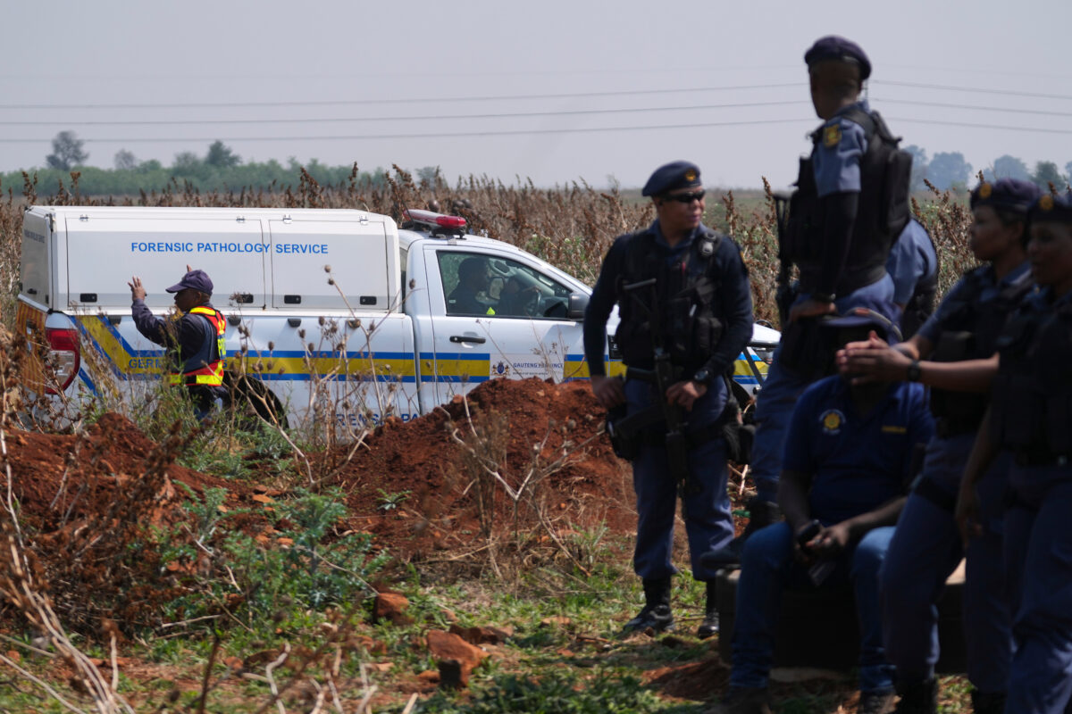 Sudafrica, due sparatorie in poche ore. A Johannesburg 17 morti e 15 feriti. 10 le vittime nell’attacco a Città del Capo Sudafrica, due sparatorie in poche ore. A Johannesburg 17 morti e 15 feriti. 10 le vittime nell’attacco a Città del Capo