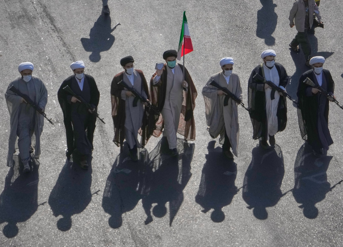 Guerra in Iran, ecco la risposta di Teheran a Trump: “Pronti a sferrare colpi devastanti e imprevedibili” Guerra in Iran, ecco la risposta di Teheran a Trump: “Pronti a sferrare colpi devastanti e imprevedibili”