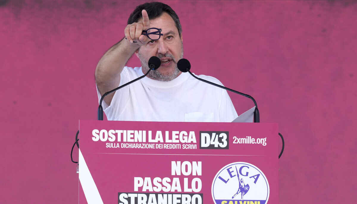 Lega, Salvini da Pontida lancia il Congresso straordinario: cos’è e come funziona Lega, Salvini da Pontida lancia il Congresso straordinario: cos’è e come funziona