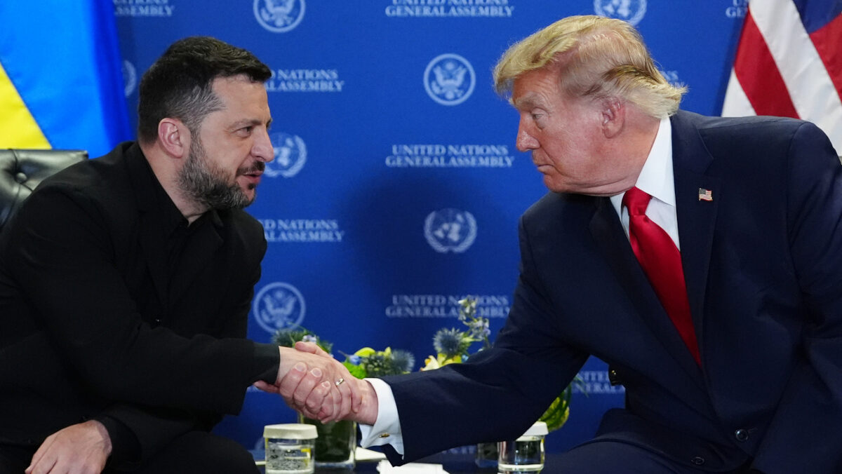 Guerra Ucraina, svolta per Zelensky: Trump ha deciso di concedere la licenza per i missili Patriot Guerra Ucraina, svolta per Zelensky: Trump ha deciso di concedere la licenza per i missili Patriot